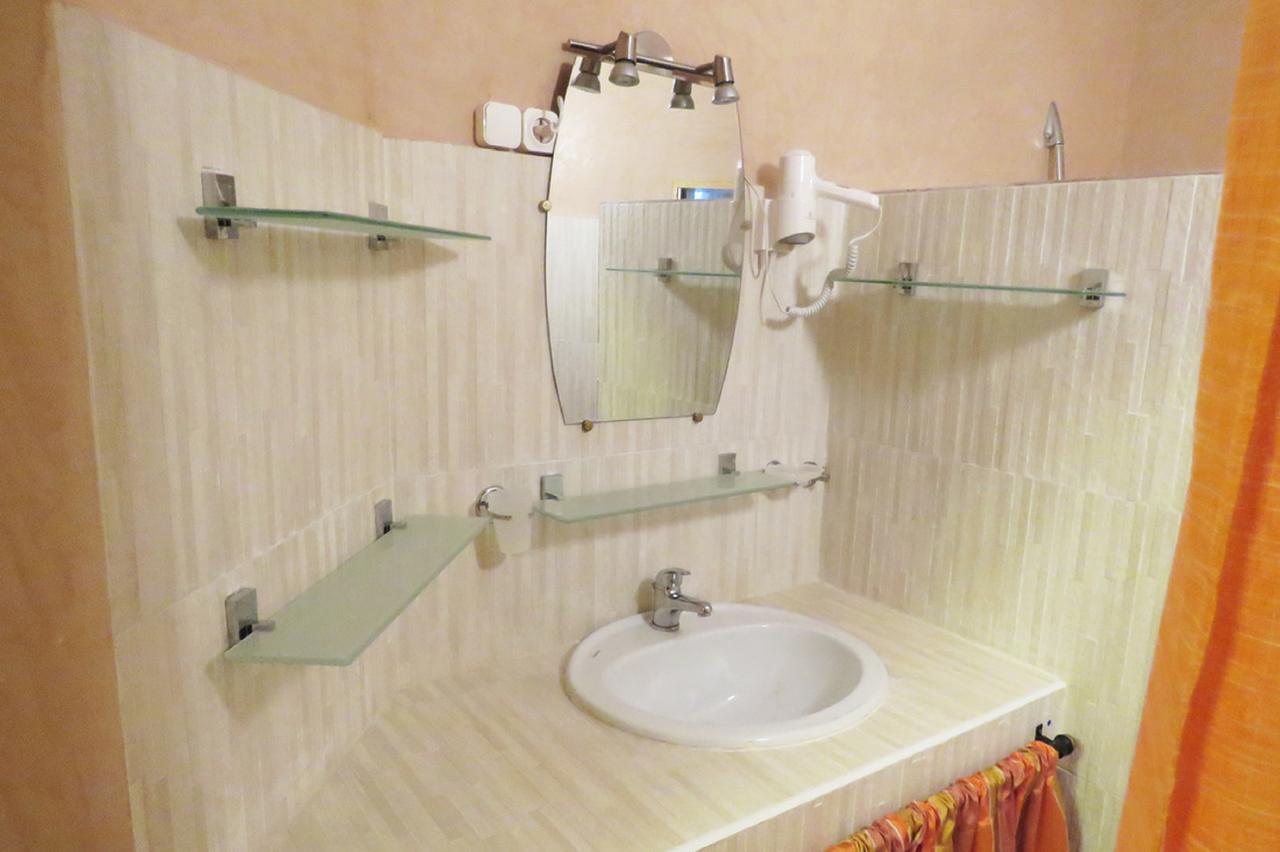 Le Lion Dort Hotel Somone Luaran gambar