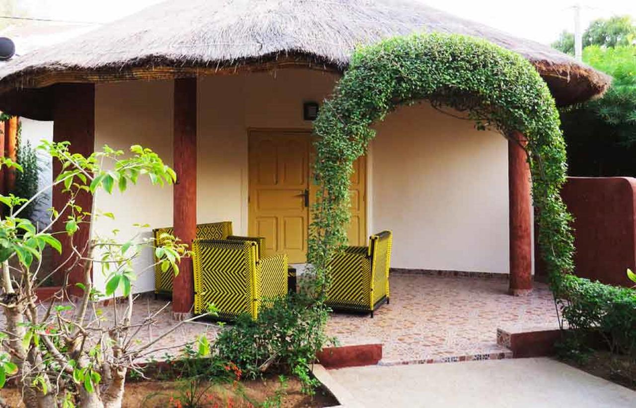 Le Lion Dort Hotel Somone Luaran gambar