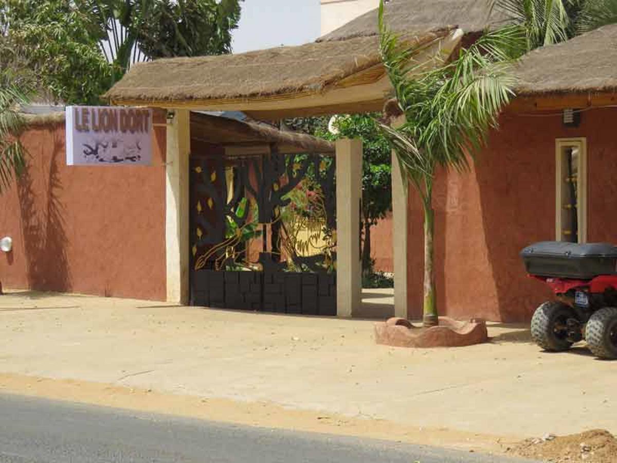 Le Lion Dort Hotel Somone Luaran gambar