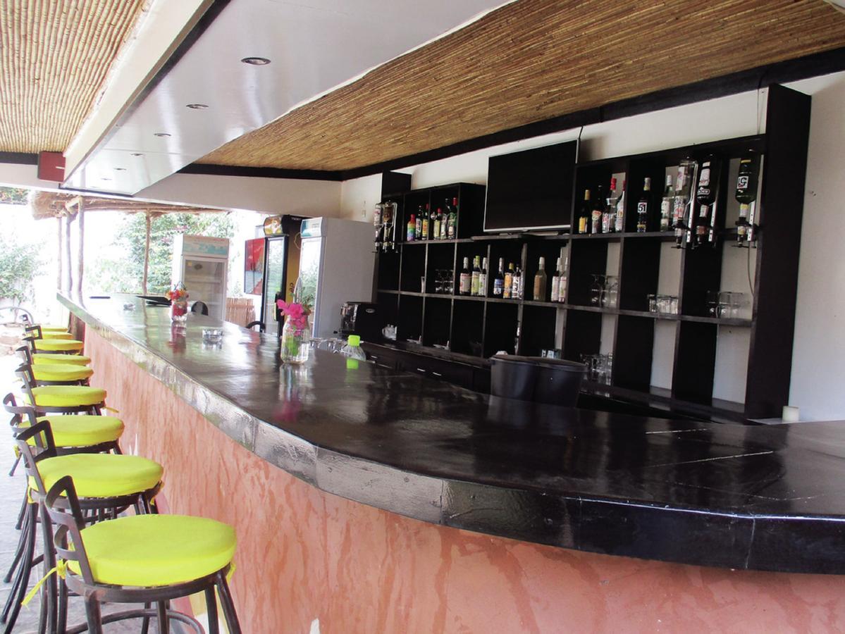Le Lion Dort Hotel Somone Luaran gambar